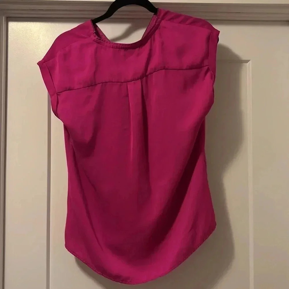 Dynamite Women's Pink Short Sleeve Zip Front Top Size S - Picture 5 of 5